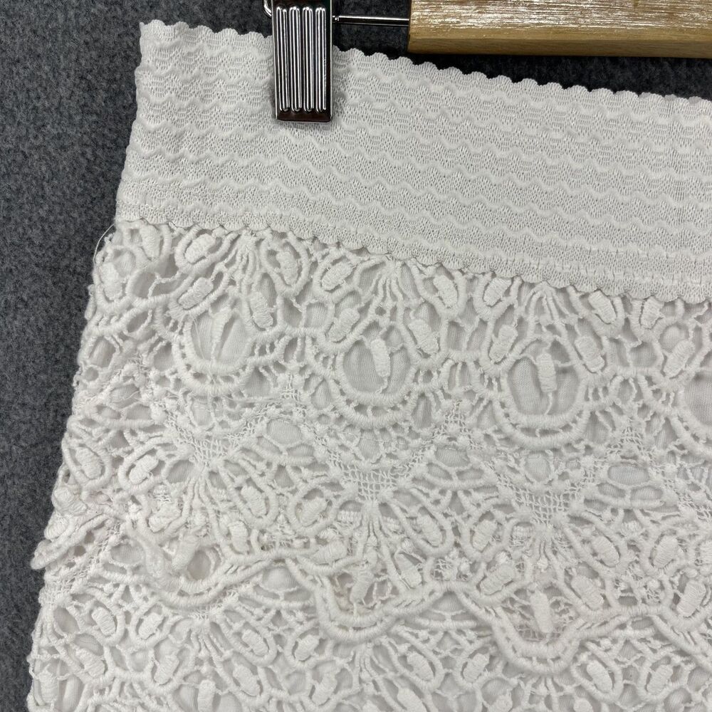 BCBG Girls Shorts Womens Medium White Lace Crochet Boho Festival Scallop Hem - Picture 2 of 14